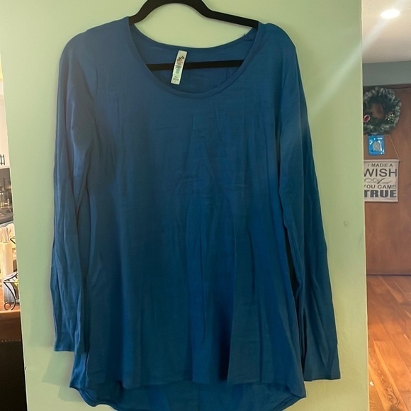Solid lularoe long sleeve top - Picture 3 of 6